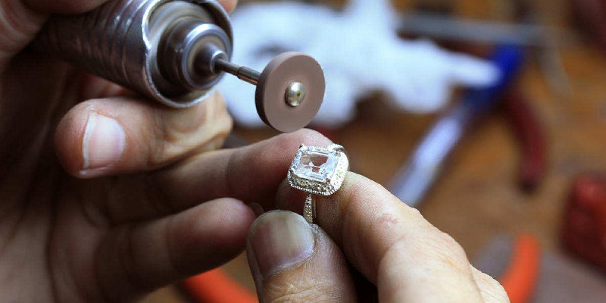 Custom jewelry design and engagement rings Aventura FL